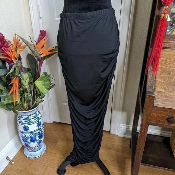 Moving Sale! 💘 PLT Shape Black Slinky Ruched Maxi Bodycon Skirt - Picture 6 of 8